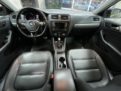 Used 2017 Volkswagen Jetta SE image 13