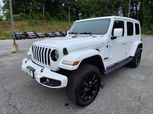 Used 2022 Jeep Wrangler Unlimited Sahara AWD/4WD image 7