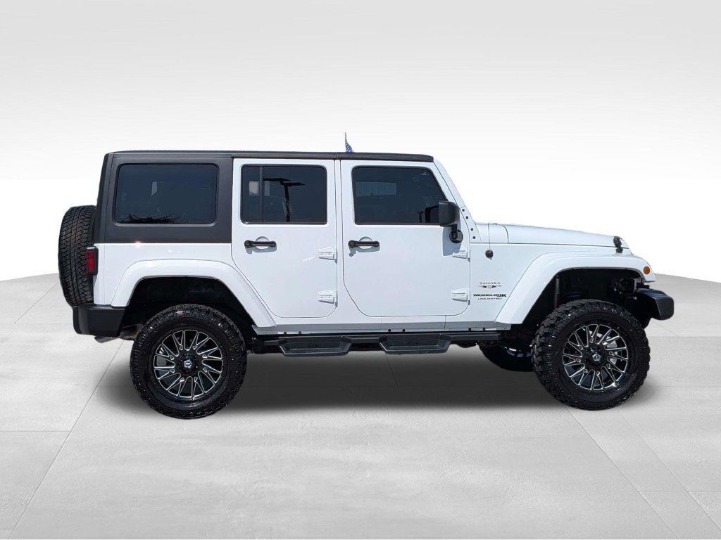 Used 2018 Jeep Wrangler Unlimited Sahara w/ Connectivity Group AWD/4WD image 3