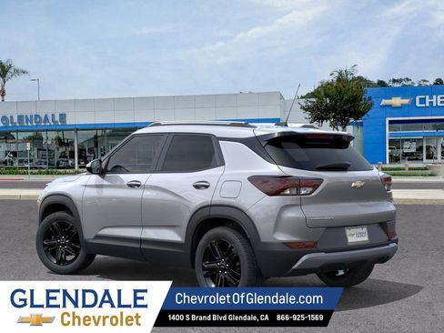 New 2026 Chevrolet TrailBlazer LT w/ Midnight Edition FWD image 3