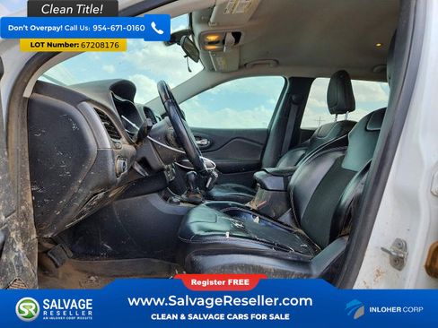 Used 2019 Jeep Cherokee Latitude Plus AWD/4WD image 9