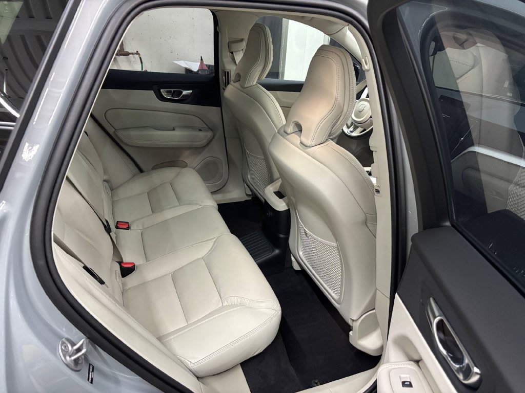 Certified 2026 Volvo XC60 T8 Ultra w/ Protection Package Premier AWD/4WD image 17
