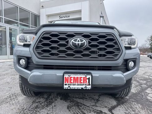 Used 2021 Toyota Tacoma TRD Sport image 2