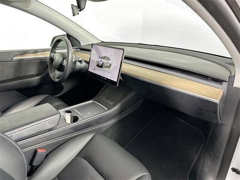 Used 2022 Tesla Model Y Long Range image 26