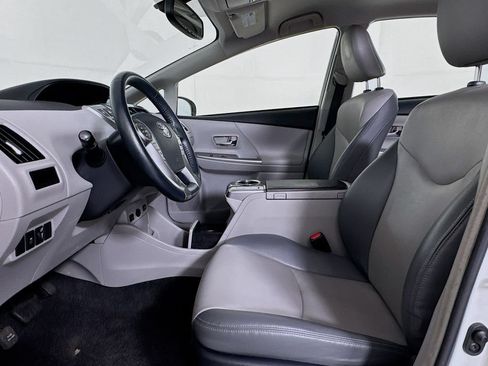 Used 2015 Toyota Prius V Five FWD image 9