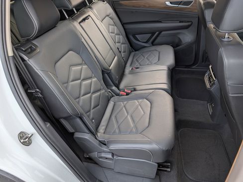 Used 2024 Volkswagen Atlas SE w/ Black Wheel Package image 20