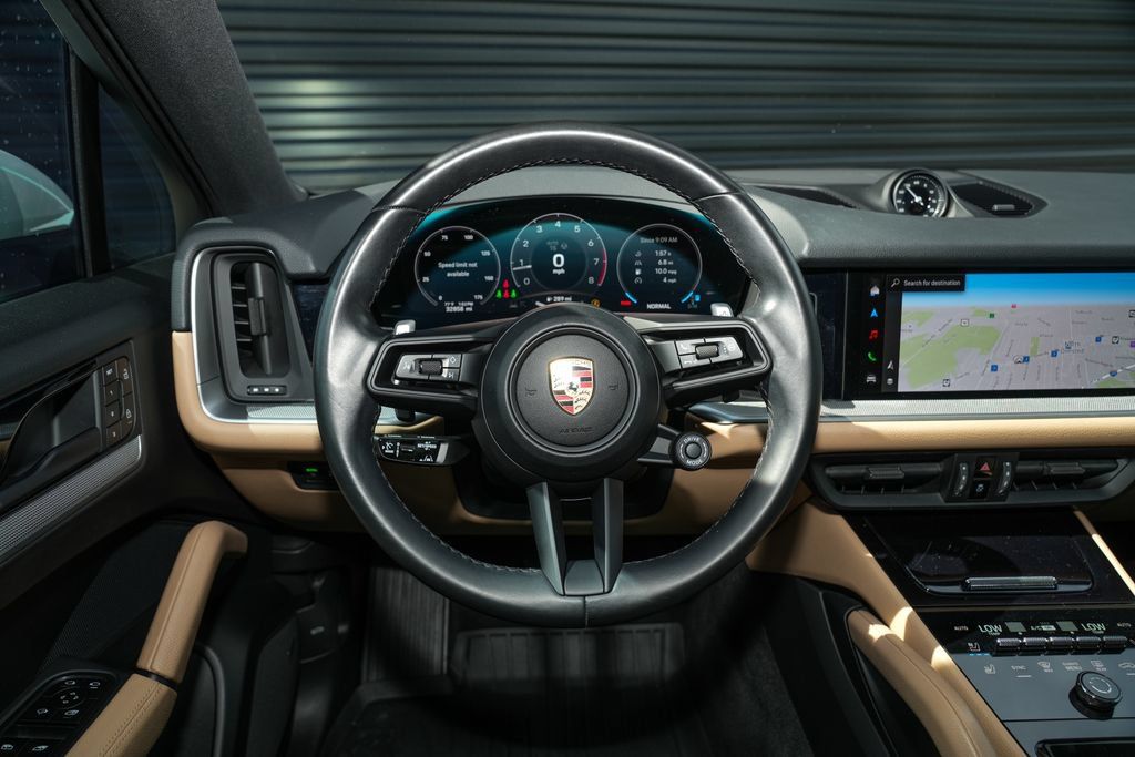 Certified 2024 Porsche Cayenne Coupe AWD/4WD image 27