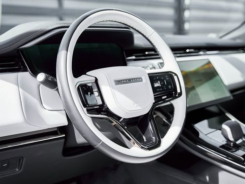 Used 2025 Land Rover Range Rover Sport Dynamic SE image 35