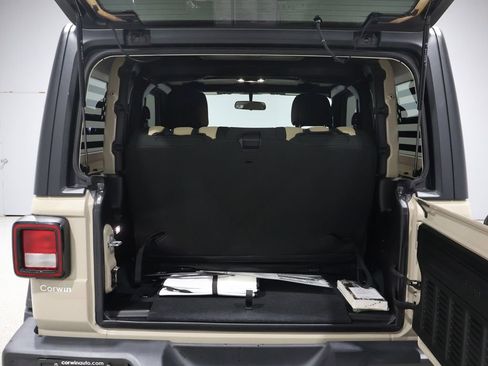 Used 2022 Jeep Wrangler Sport image 14