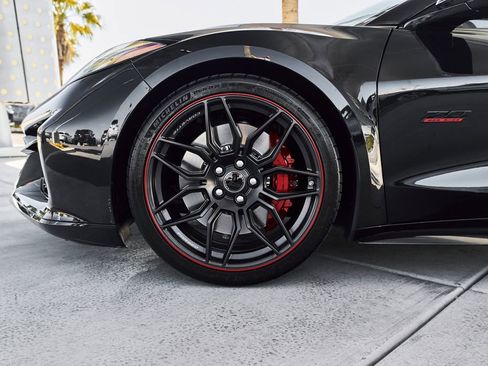 Used 2023 Chevrolet Corvette Z06 RWD image 3