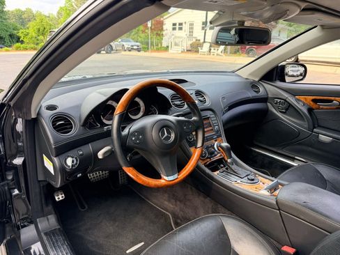 Used 2011 Mercedes-Benz SL 550 image 20