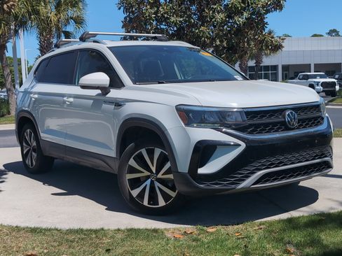 Used 2022 Volkswagen Taos SE image 2