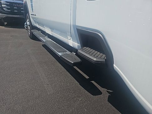 New 2026 GMC Sierra 3500 SLT w/ SLT Convenience Package image 12