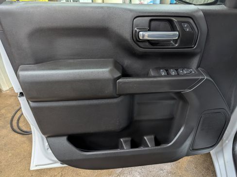 Used 2021 Chevrolet Silverado 1500 Custom Trail Boss AWD/4WD image 9