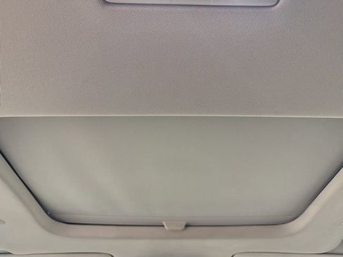 Used 2021 Chevrolet Traverse Premier image 18