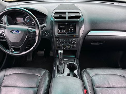 Used 2016 Ford Explorer XLT w/ Equipment Group 202A image 12