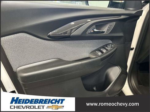Certified 2022 Chevrolet TrailBlazer LT w/ Driver Confidence Package image 11