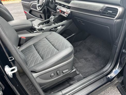 Used 2025 Kia Telluride AWD image 12