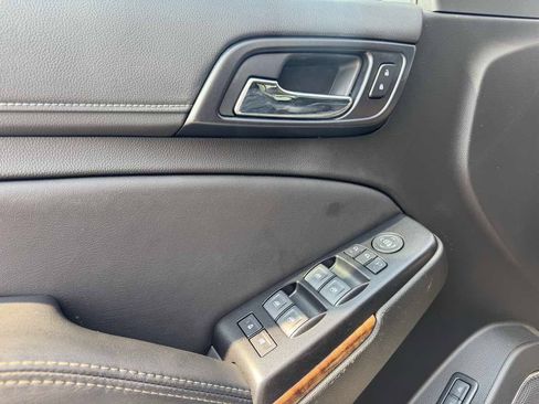 Used 2019 Chevrolet Suburban Premier RWD image 15