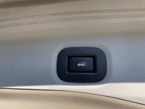 Used 2017 Nissan Rogue SL w/ SL Premium Package AWD/4WD image 7
