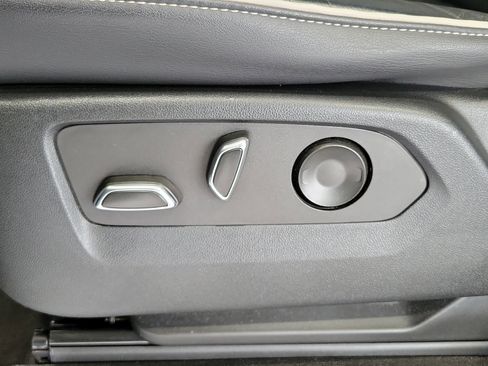 Used 2022 Cadillac Escalade ESV Premium Luxury w/ Performance Package image 20