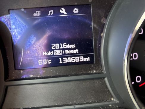 Used 2018 Kia Sedona EX FWD image 19