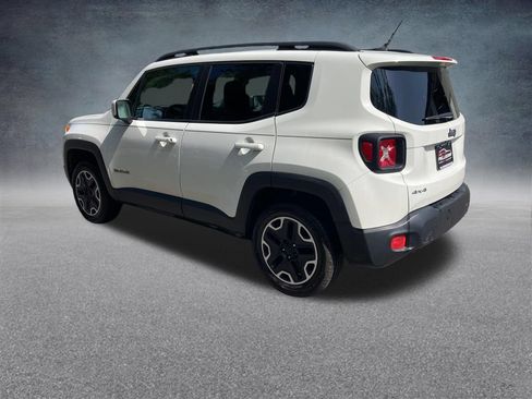 Used 2016 Jeep Renegade Latitude AWD/4WD image 3