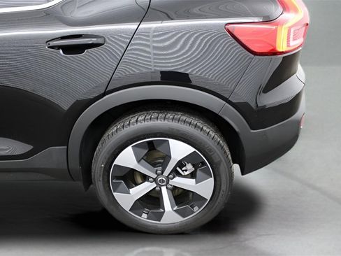 Certified 2025 Volvo XC40 B5 Plus w/ Protection Package Premier image 13