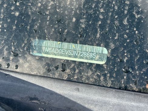 Used 2018 Nissan Frontier SV image 11