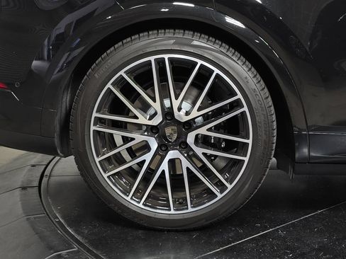 Certified 2026 Porsche Cayenne Turbo AWD/4WD image 29