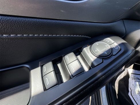 Used 2023 Chevrolet Traverse LT image 13