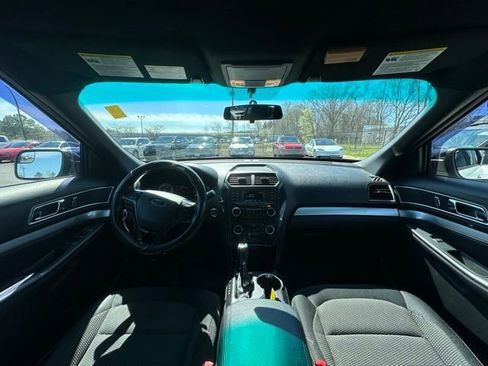 Used 2016 Ford Explorer XLT image 2