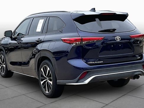 Used 2021 Toyota Highlander XSE FWD image 11