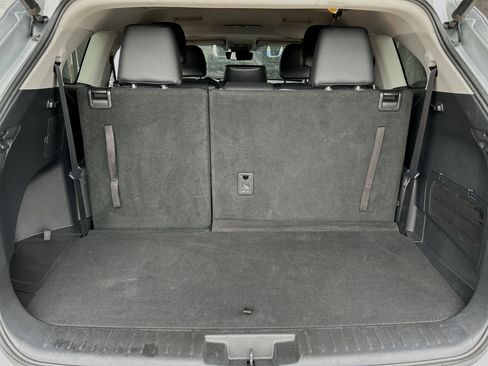 Used 2020 Toyota Highlander XLE image 21
