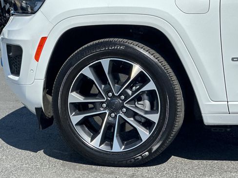 Used 2023 Jeep Grand Cherokee Overland AWD/4WD image 26