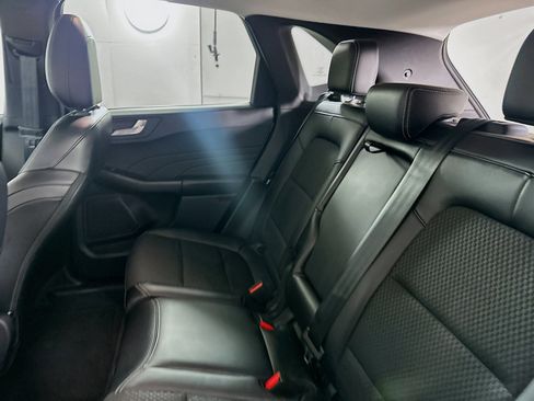 Used 2025 Ford Escape SE image 28