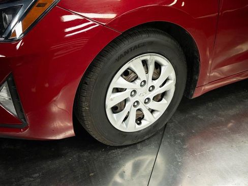 Used 2020 Hyundai Elantra SE FWD image 4