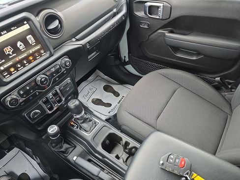 Used 2023 Jeep Wrangler Unlimited w/ Sun & Screen Package image 31