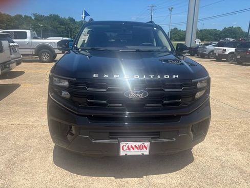 Certified 2025 Ford Expedition Active RWD image 4