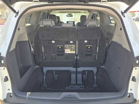 Used 2021 Toyota Sienna XLE AWD/4WD image 17