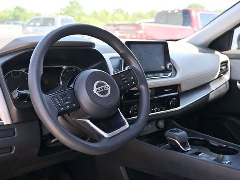 Used 2021 Nissan Rogue SV image 8