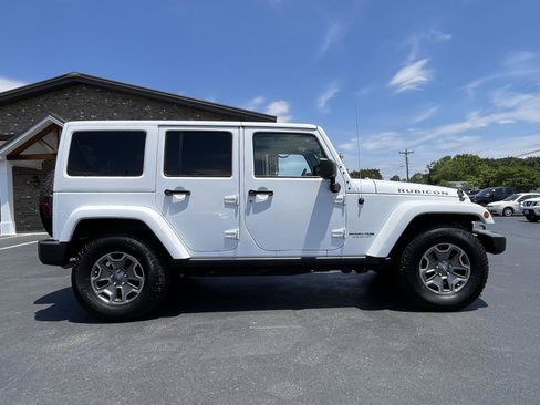 Used 2018 Jeep Wrangler Unlimited Rubicon w/ Connectivity Group AWD/4WD image 25