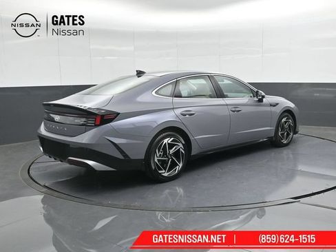 Used 2026 Hyundai Sonata SEL FWD image 2
