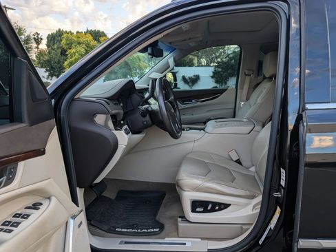 Used 2017 Cadillac Escalade Premium Luxury image 23