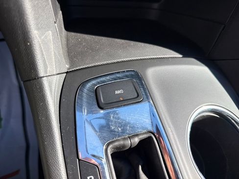 Used 2023 Chevrolet Equinox LT image 32