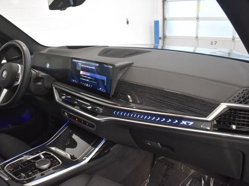 Used 2026 BMW X7 xDrive40i w/ M Sport Package AWD/4WD image 18