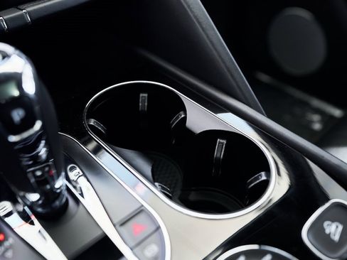 Used 2022 Bentley Bentayga image 51