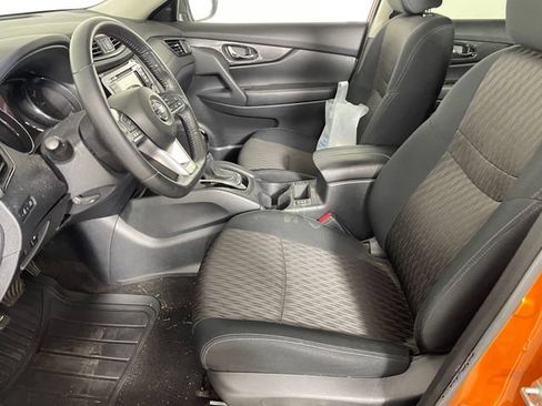 Used 2018 Nissan Rogue SV w/ Premium Package AWD/4WD image 2