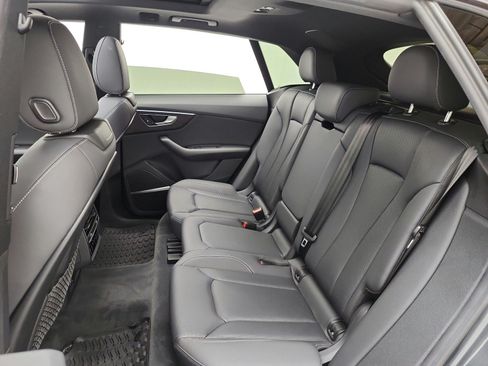 Used 2020 Audi Q8 Premium Plus w/ Premium Plus Package AWD/4WD image 16