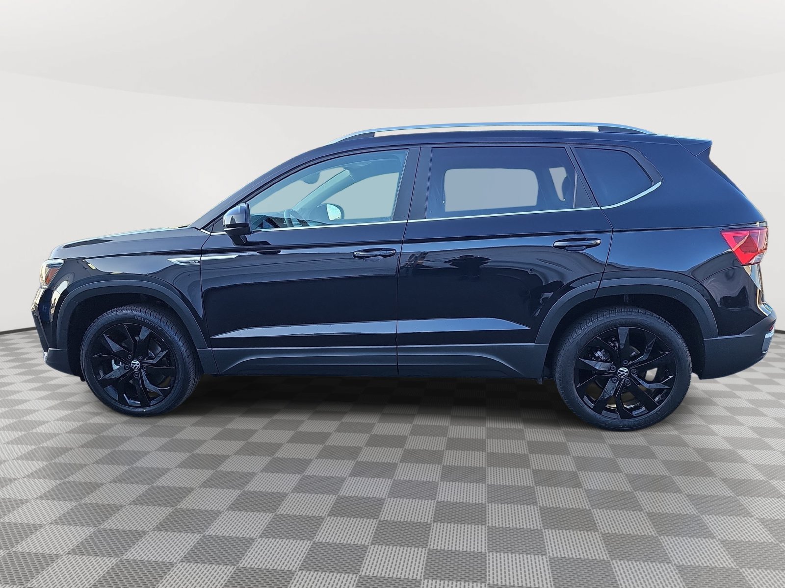 Used 2023 Volkswagen Taos SE w/ Black Wheel Package FWD image 8